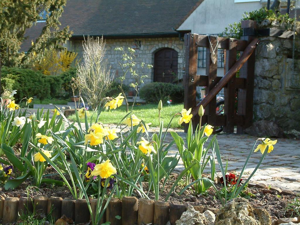 Bed and Breakfast Maison Prairie Bonheur Magny-les-Hameaux Exterior foto